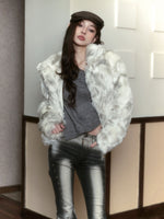 이미지를 갤러리 뷰어에 로드 , White mix fake fur coat
